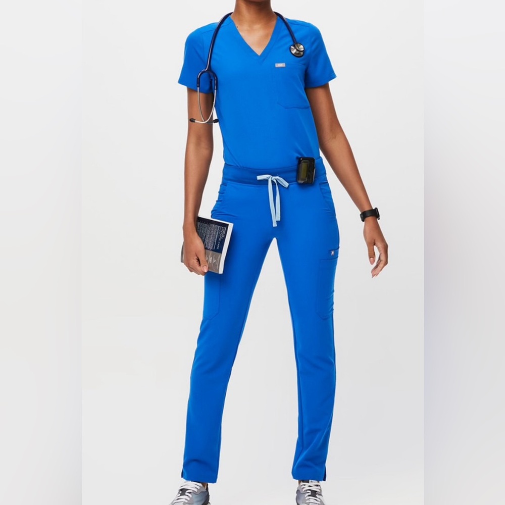 FIGS Women’s Scrub Set